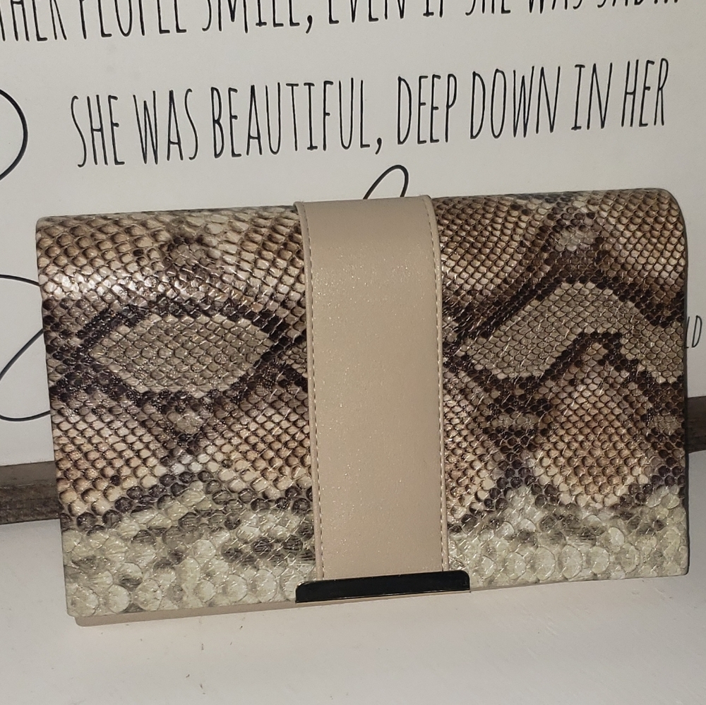 ☆SOLD☆Beautiful snake print clutch